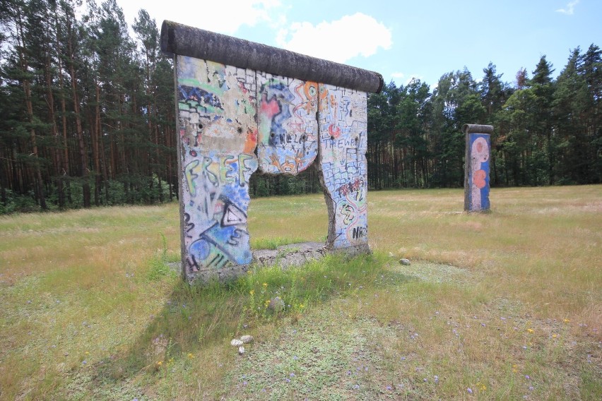 30 lat temu wiertłem dentystycznym niszczył mur berliński....