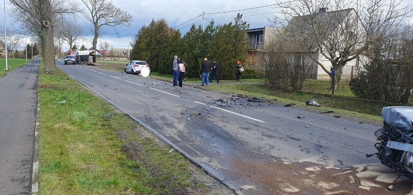 Zderzenie samochodów w Węgorzewie. W wypadku brał udział koń!
