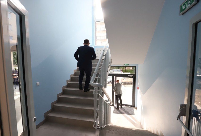 Otwarcie nowego skrzydła w Społecznej Szkole Podstawowej w Radomiu. Są nowe sale, łazienki i patio. Zobacz zdjęcia