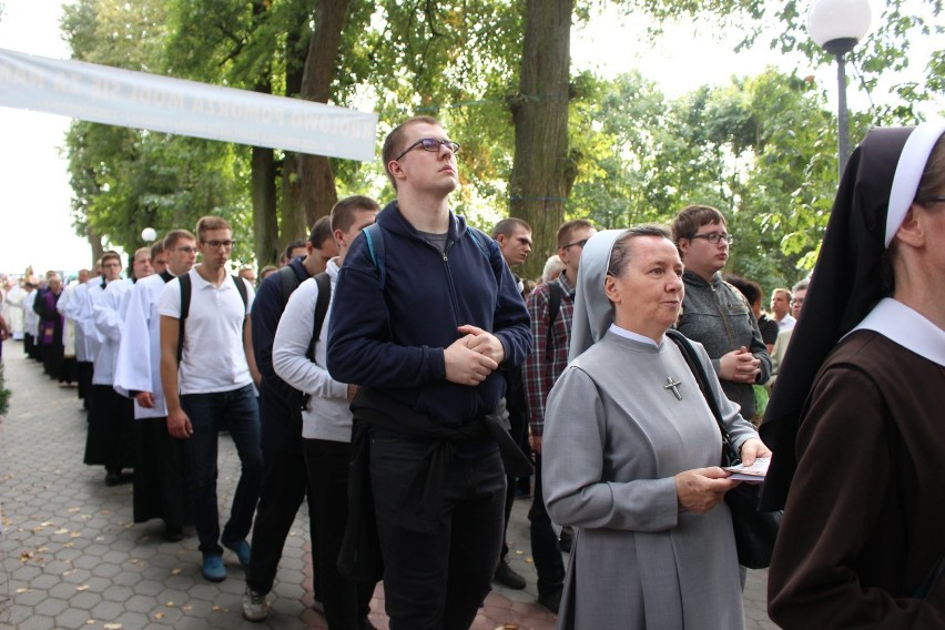 Piaseczno. Uroczystości jubileuszowe koronacji Matki Boskiej Piaseckiej zgomadziły tłumy [ZDJĘCIA]