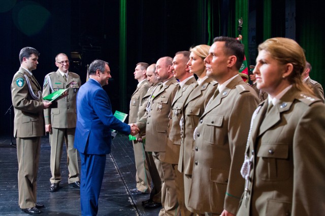 W Operze i Filharmonii Podlaskiej obyło się uroczyste wręczenie awansów i wyróżnień.