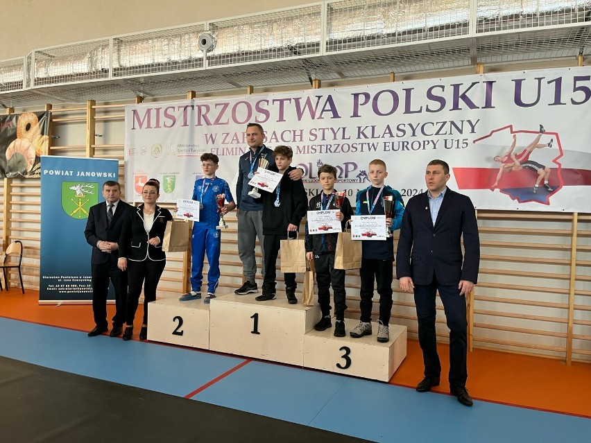 W Mistrzostwach Polski do lat 15 brązowy medal zdobył Szymon...