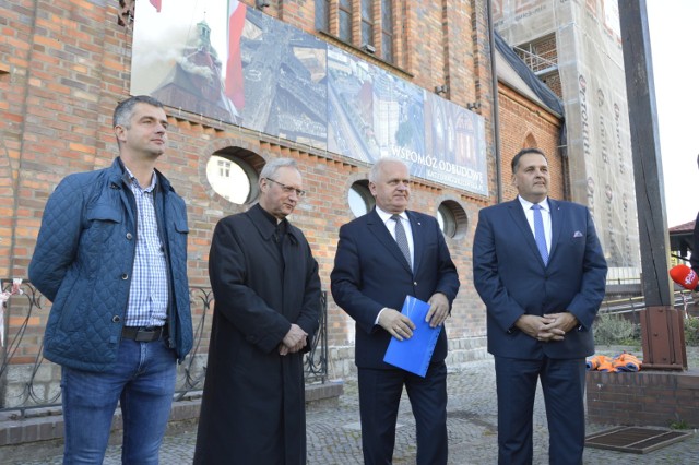 O przekazaniu przez rząd kolejnych 2 mln zł na odbudowę katedralnej wieży poinformowano podczas konferencji prasowej przed kościołem