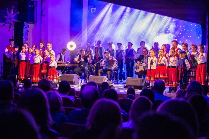 Cała sala śpiewała kolędy z zespołem Enej w Wojewódzkim Domu Kultury w Kielcach [WIDEO, ZDJĘCIA]