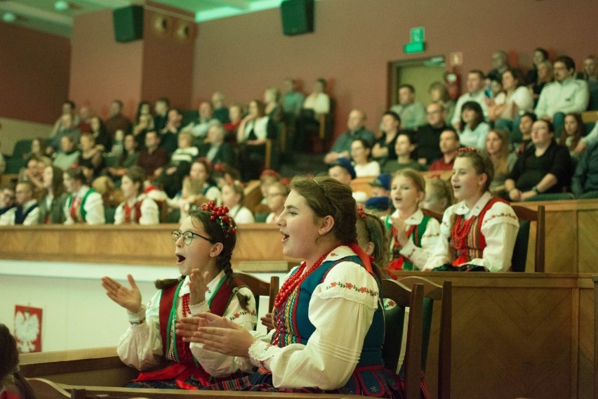 Cała sala śpiewała kolędy z zespołem Enej w Wojewódzkim Domu Kultury w Kielcach [WIDEO, ZDJĘCIA]