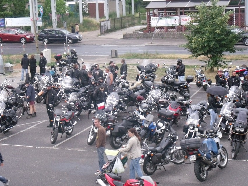 parking był cały zajęty przez motocykle