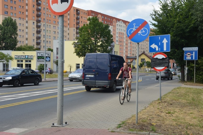 Bełchatów. Zmiana organizacji ruchu na skrzyżowaniu przesunięta o kilka dni [SPRAWDŹ OBJAZDY]