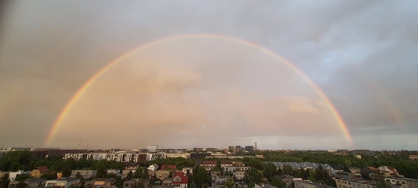 Piękne, sobotnie niebo nad Wrocławiem i efektowna tęcza [ZOBACZ ZDJĘCIA]