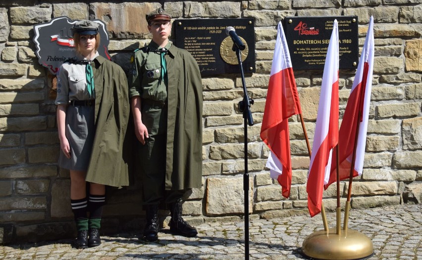 Święto Konstytucji 3 Maja w Krośnie. Złożono kwiaty przy Murze Pamięci [ZDJĘCIA] 