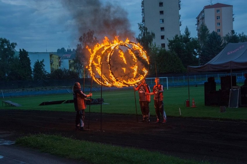 Widowiskowe pokazy kaskaderskie pod Warszawą