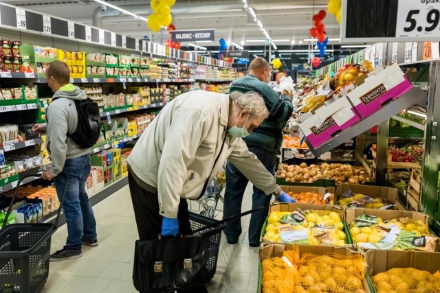 W jakich godzinach otwarta Biedronka, Lidl, Polo Market i inne supermarkety? Sprawdziliśmy, jak w okresie Wszystkich Świętych działają sklepy w Toruniu