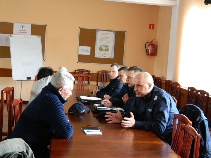 Studenci z Uniwersytetu Trzeciego Wieku w Wejherowie spotkali się z policjantami