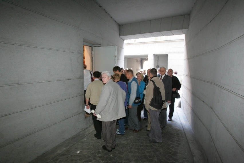 Zwiedzanie podziemi urzędu wojewódzkiego z roku 2006 i 2017