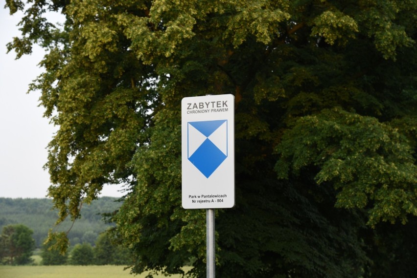 Teren parku, objęty ochroną konserwatorską w Pantalowicach.