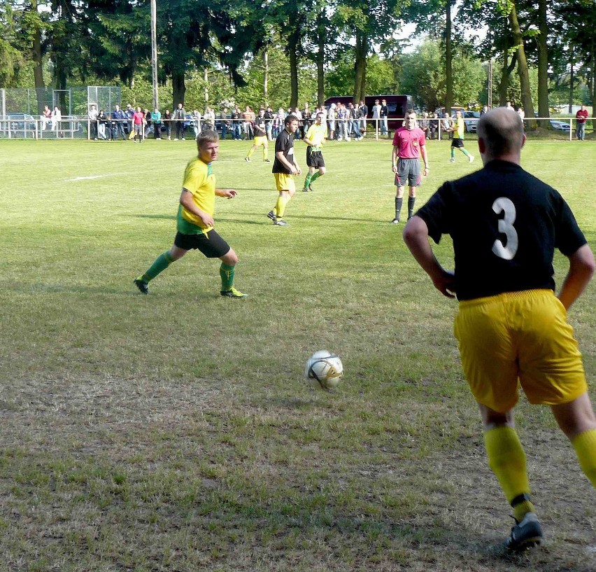 V liga piłki nożnej: Czarni Przemysław wciąż są niepokonani na własnym stadionie