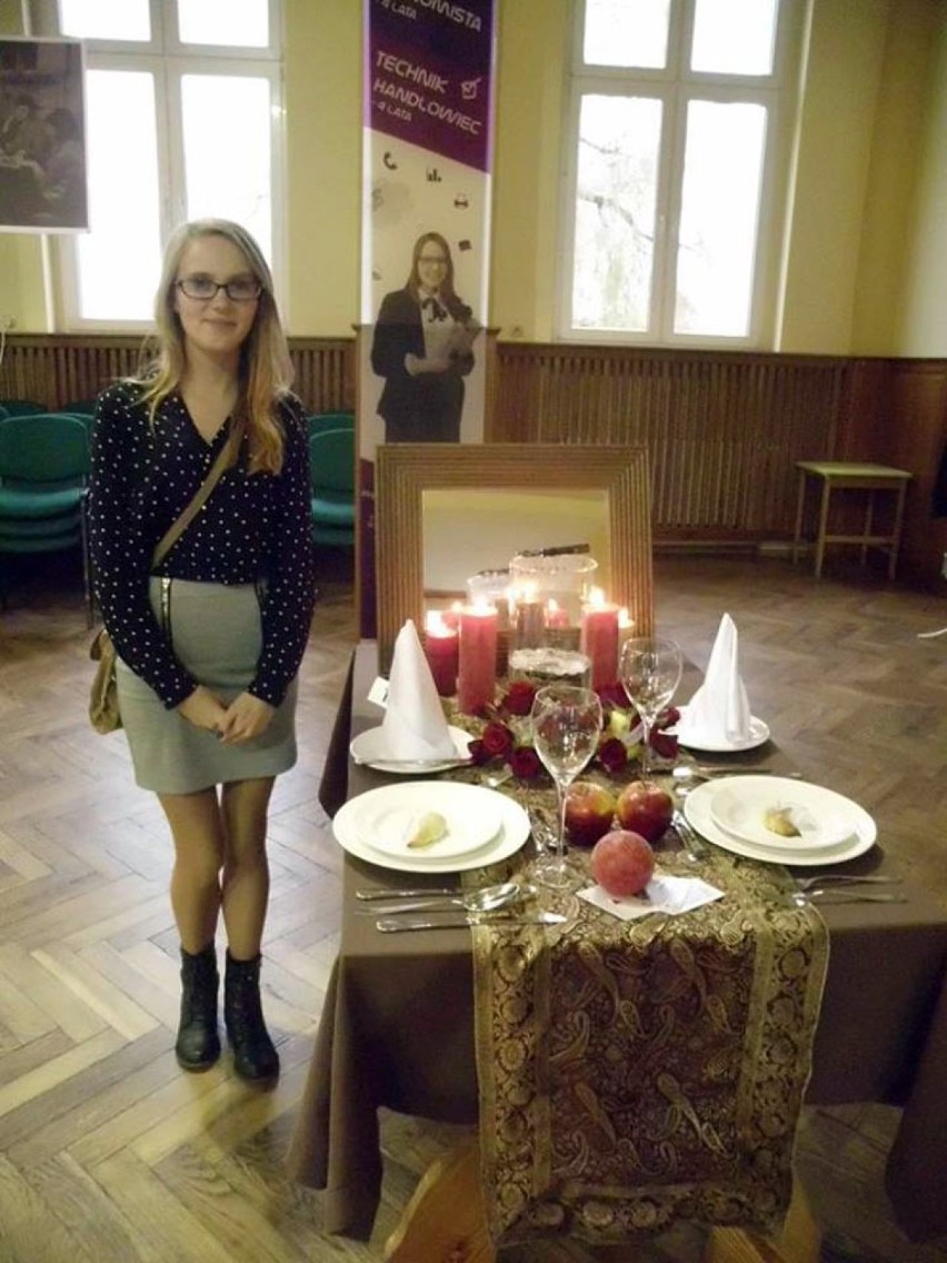 Uczennice ZSTiO na konkursie dekoracji stołów w Jarocinie.