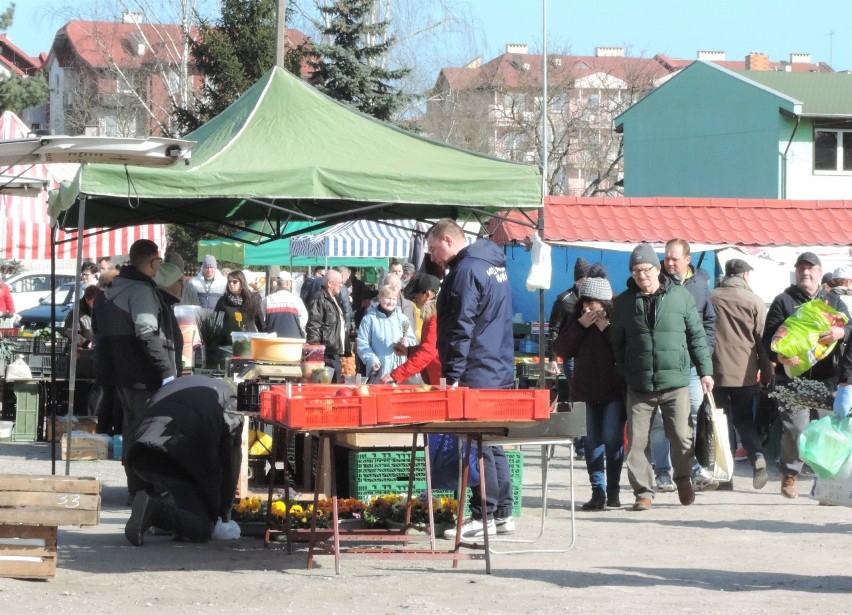 W sobotę, 4 kwietnia, ruch na Targowisku Miejskim nie był...