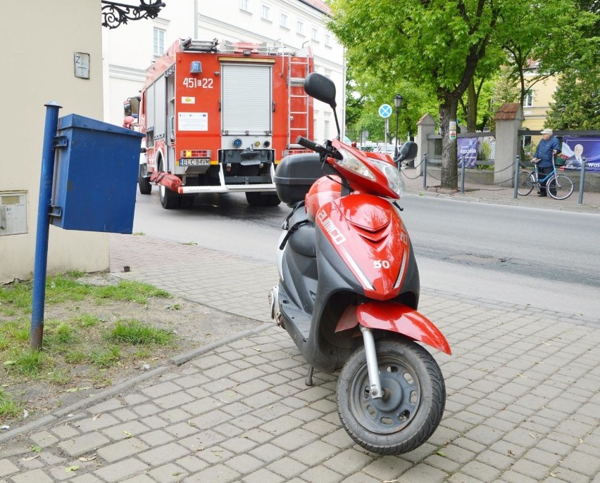 Wypadek drogowy w Łowiczu. Jedna osoba trafiła do szpitala [ZDJĘCIA]