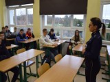 Odpowiedzialność karna nieletnich: lekcja z policjantami w szkole w Kłaninie | Nadmorska Kronika Policyjna