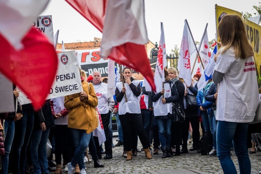 Dziś, 9 października, pod Kujawsko-Pomorskim Urzędem...