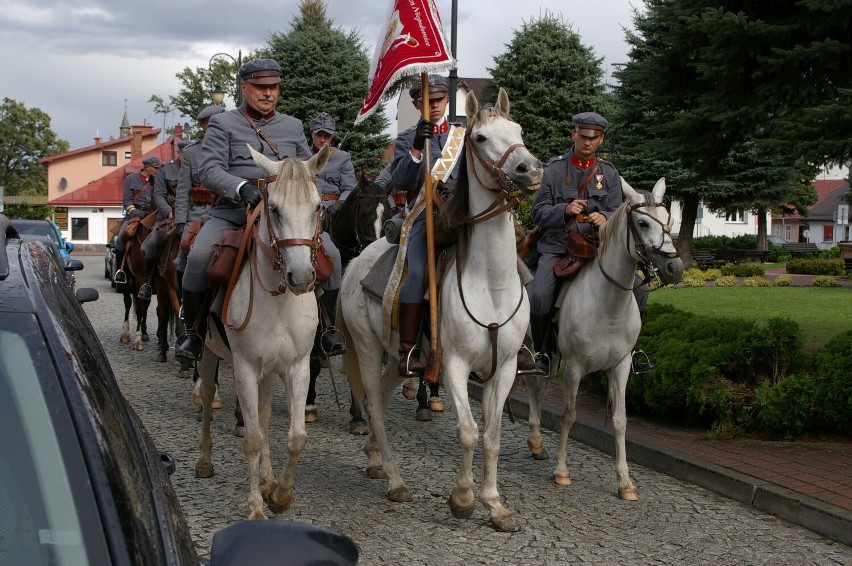 Wnukowie generała Długoszowskiego Teresa i Gerwazy Vernon w weekend odbiorą Tytuł Honorowego Obywatela Miasta Bobowa nadany ich dziadkowi