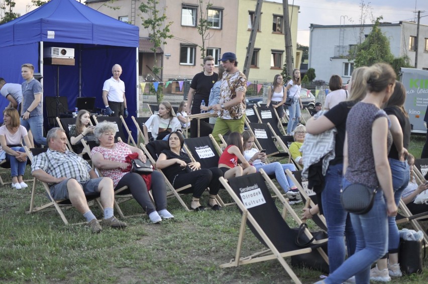 Wakacyjne kino plenerowe w Obrzycku [ZDJĘCIA]