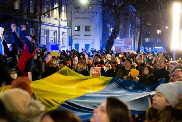 Na zdjęciu uczestnicy akcji Solidarni z Ukrainą w Łodzi