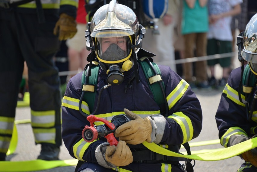 Funkcjonariusz pożarnictwa w komendzie straży pożarnej w...