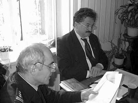 Na zdjęciu komendant straży, Eugeniusz Grzesiak i przewodniczący komisji, Marian Kucharzak.