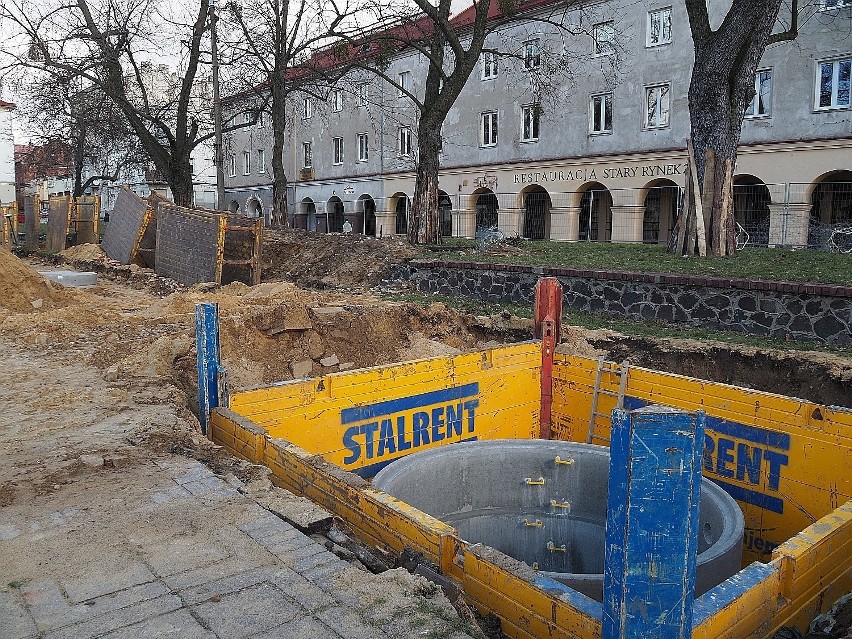 Zaczął się od dawna oczekiwany remont Starego Rynku w Łodzi.