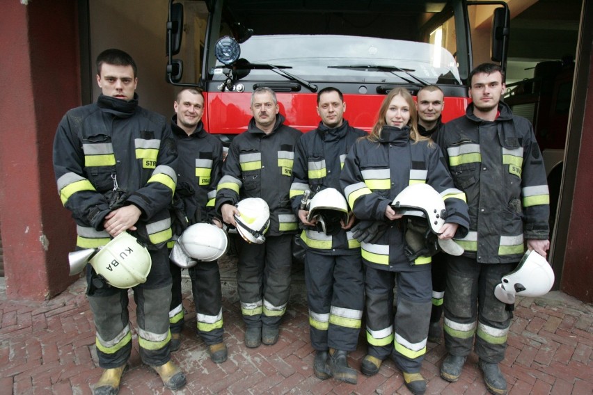 Strażacy z Grodźca pomagaja koleżance