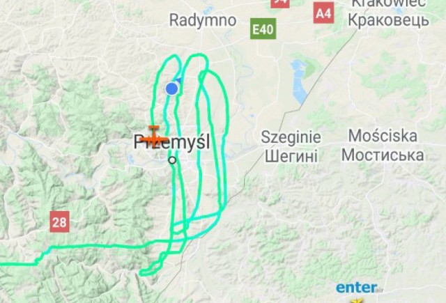 Nietypowy los cessny. Zrzut ekranu z aplikacji flightradar24.