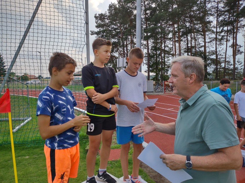 Pierwsze zawody lekkoatletyczne na nowej bieżni w Budzyniu.