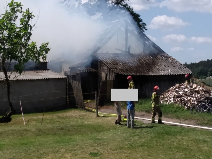 Gmina Gniezno. Pożar budynków gospodarczych w Dębówcu