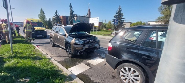 W piątek (6 maja) około godziny 9 na ulicy Kolbego w Bydgoszczy doszło do wypadku. Zderzyły się dwa samochody osobowe marki BMW i Dacia Dauster. Jedna osoba trafiła do szpitala. Zobaczcie zdjęcia >>>>