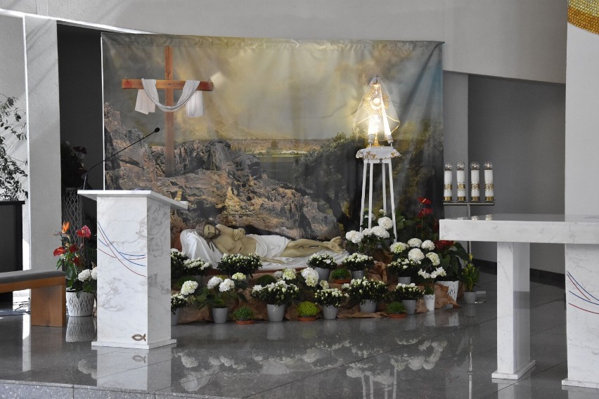 Wielkanoc 2022 w Śremie. Groby Pańskie w śremskich kościołach na zdjęciach