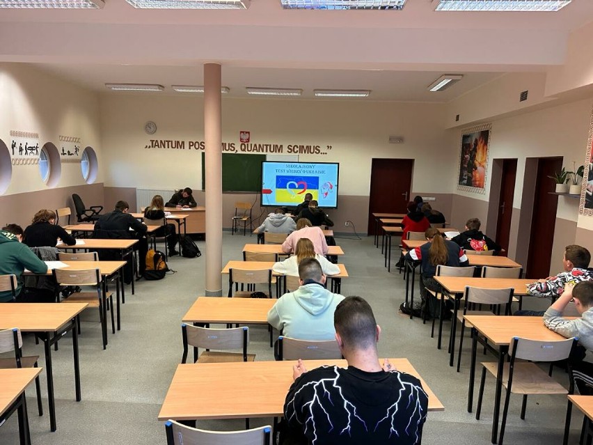 Mikołajkowy Test Wiedzy o Ukrainie w Szkole Hipolita  w Chodzieży 