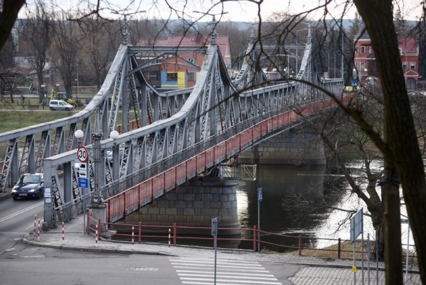 Zabytkowy most w Krośnie Odrzańskim ma zostać podniesiony....