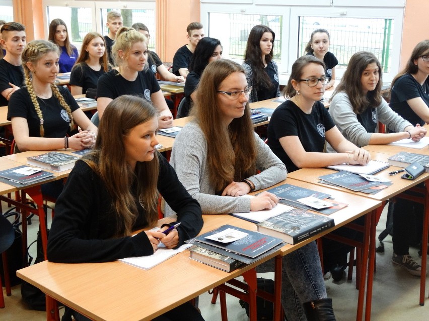 Ruda Śląska: Łukasz Kamiński, prezes IPN, poprowadził wykład...