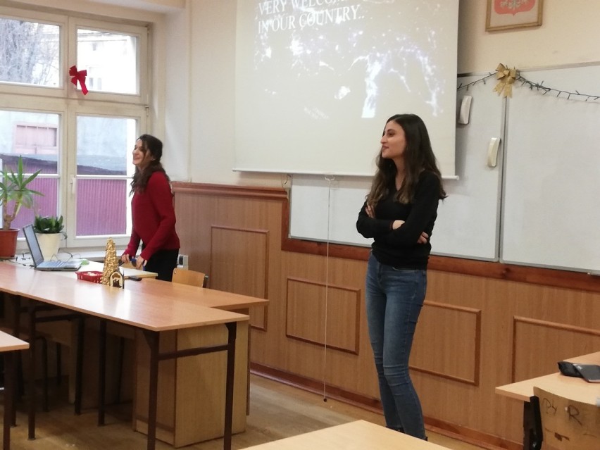 Studentki z Turcji przyjechały do Kalisza w ramach Erazmusa. Prowadzą zajęcia w I LO