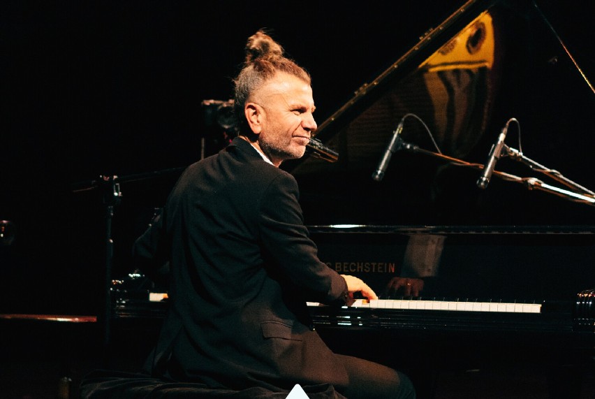 Adam Snopek, pianista, muzyk sesyjny i kabareciarz wystąpi w...