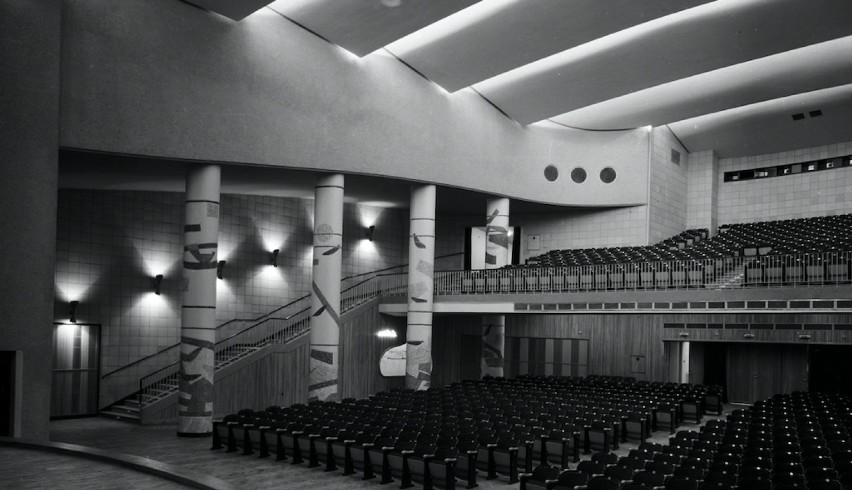 Kino zostało zbudowane w 1960 roku. Jego cechą...