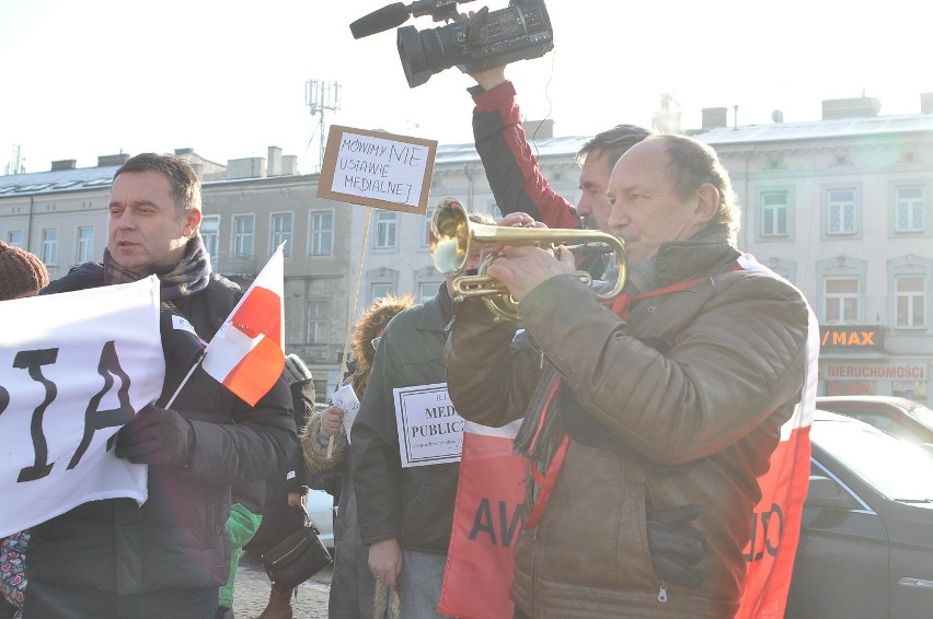 Manifestacja KOD w Częstochowie "Wolne Media" [ZDJĘCIA]