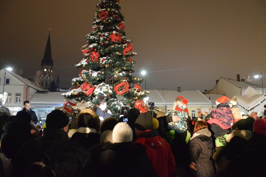 Magiczna atmosfera świąt otuliła Rynek w Stalowej Woli. Był święty Mikołaj 