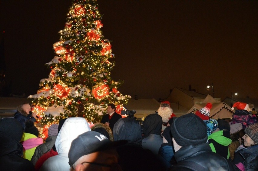 Magiczna atmosfera świąt otuliła Rynek w Stalowej Woli. Był święty Mikołaj 