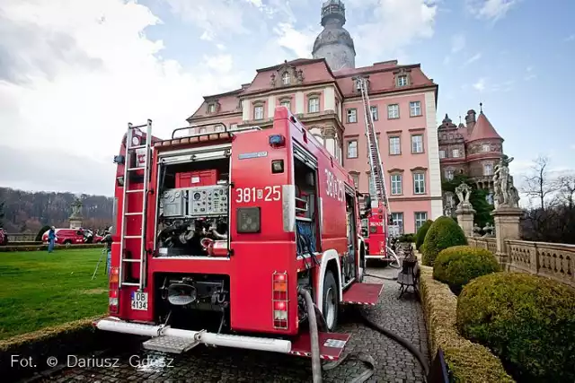 Strażacy ćwiczyli wariant gaszenia pożaru w najtrudniej dostępnych częściach zamku Książ