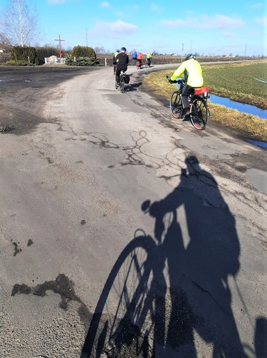 Inowrocław. Cykliści z Klubu Turystyki Rowerowej "Kujawiak" w Inowrocławiu już przemierzają trasy. Dla nich sezon trwa cały rok. Zdjęcia