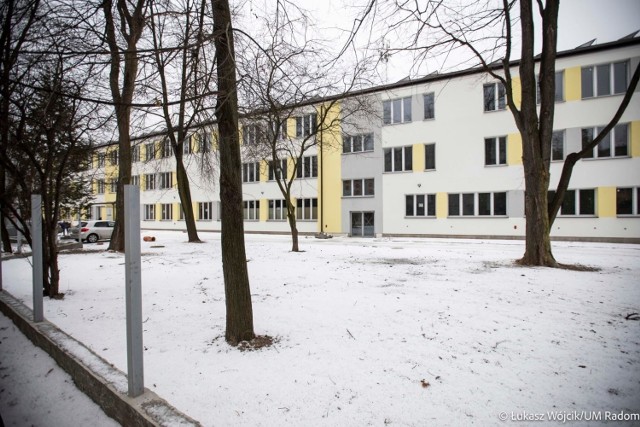 Nowe przedszkole w Radomiu powstaje w budynku dawnego gimnazjum przy ulicy Kujawskiej. Będzie tam się mieścić również poradnia psychologiczno-pedagogiczna.