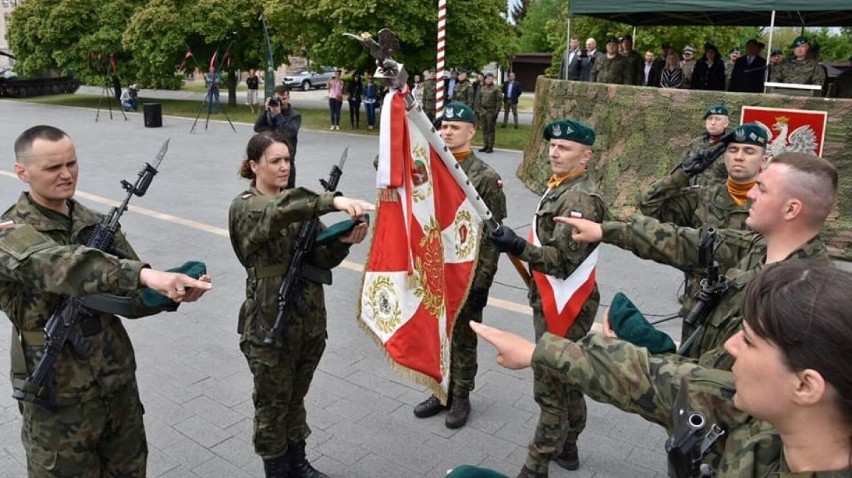 Chełm. Święto 19. Chełmskiego Dywizjonu Artylerii Samobieżnej i przysięga wojskowa. Zobacz zdjęcia