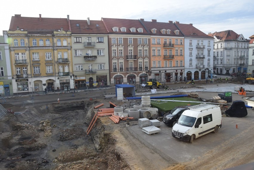 Żegnaj "dziurello". Zbiornik na wodę na Głównym Rynku w...